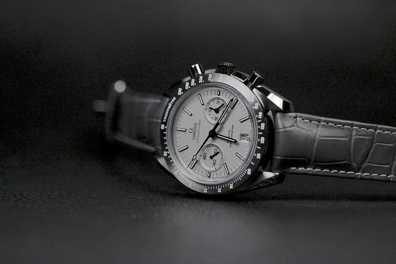 speedmaster white side of the moon