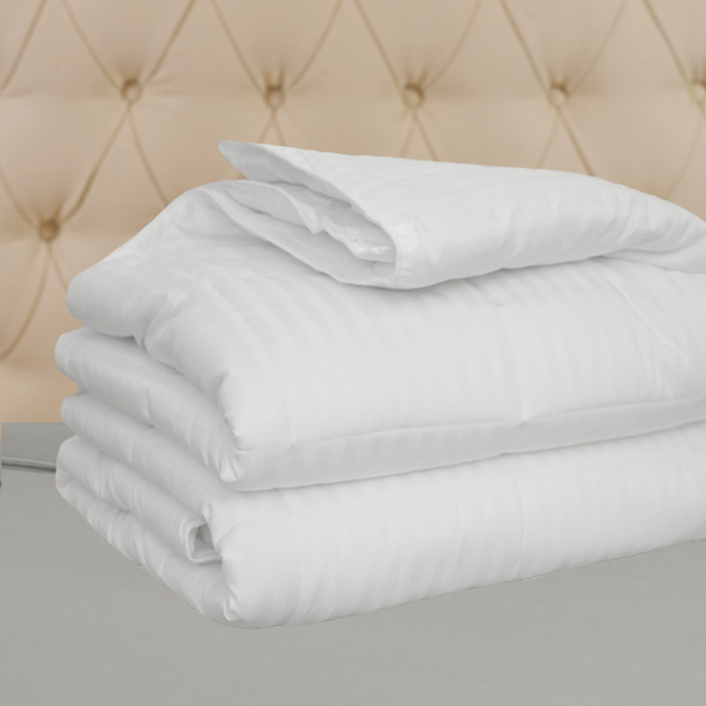 Hotel Select 250tc Down Alternative White Oversize Comforter