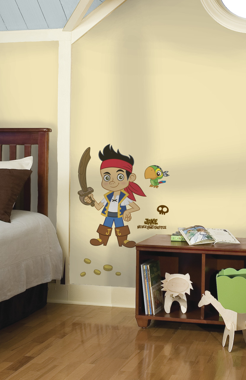 Bring the excitement of Disney's Jake and the Never Land Pirates to your room with this giant wall decal of young hero Jake.