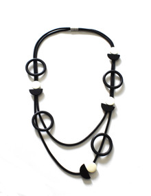 NEOPRENE HALF MOON WITH RINGS NECKLACE