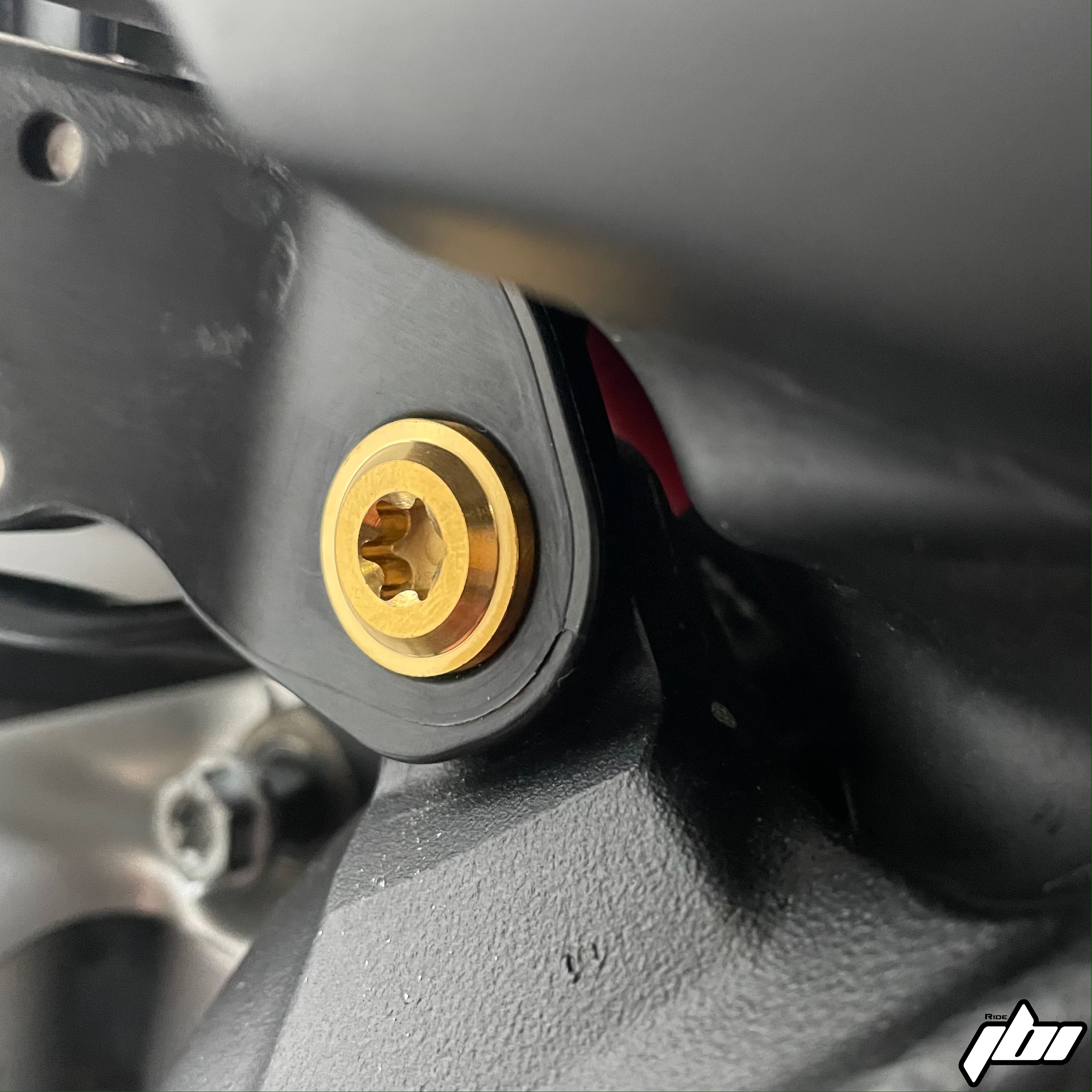 2023-ktm-jbi-titanium-gold-upper-subframe-bolt-2a.jpg