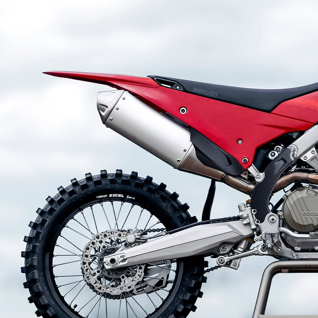 2026-ducati-desmo450-mx-p3.png