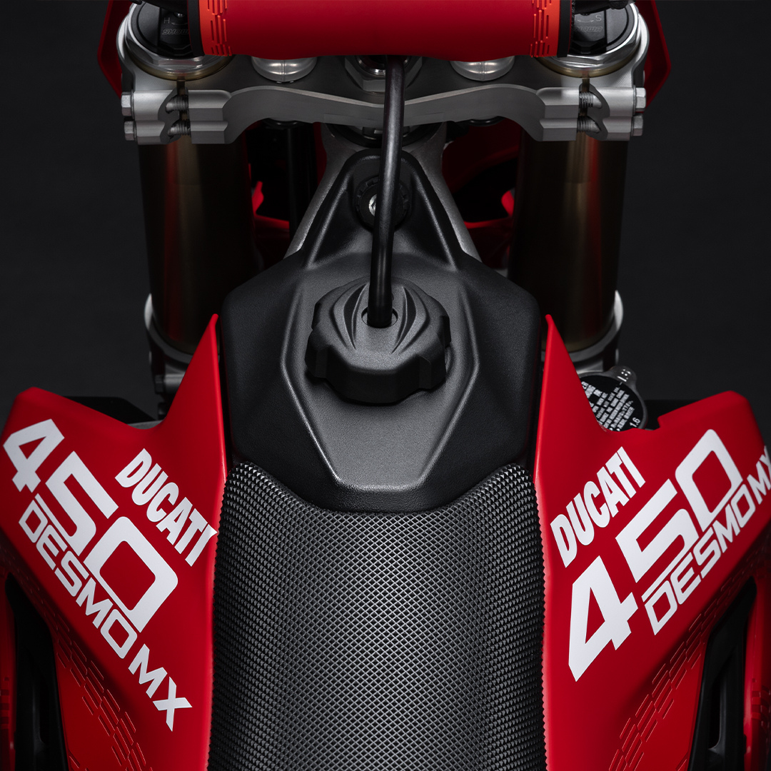 2026-ducati-desmo450-mx-p4.png