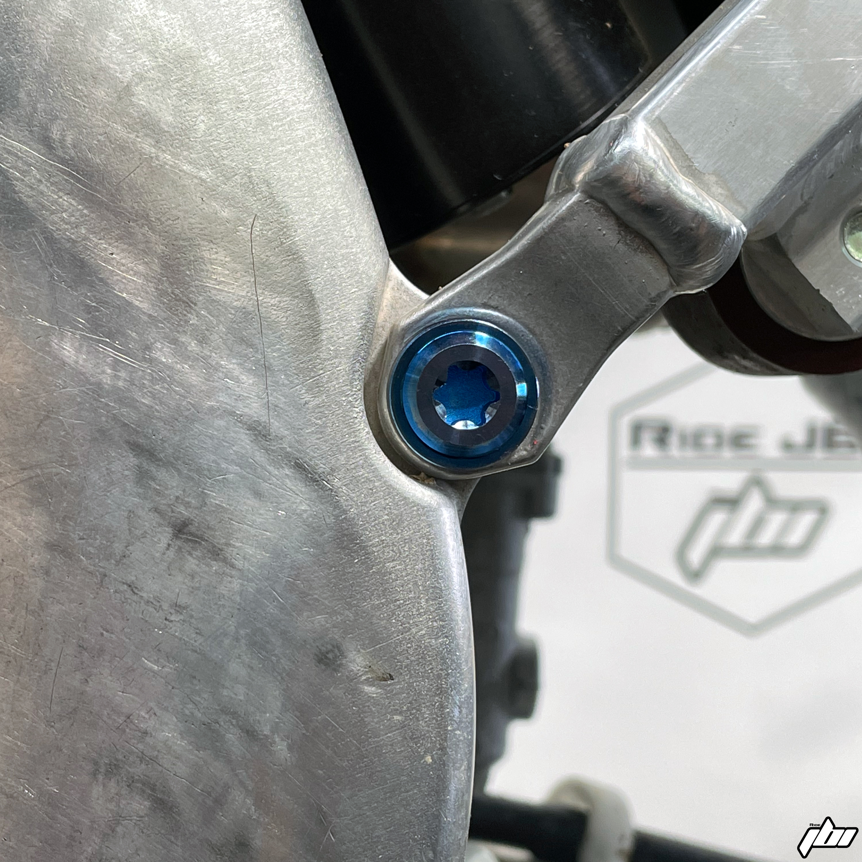 jbi-ti-blue-bolts-yzf-lower-subframe4a.jpg