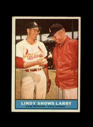 1961 MCDANIEL JACKSON TOPPS #75 LINDY SHOWS LARRY CARDINALS *9702