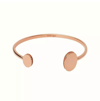 
*Open Cuff Bangle with different size discs at the end of each arm..
*Made from 18ct Rose Gold vermeil......
*Engraveable..
*Accompanied with Original Links Of London Pouch...
*A simple, clean lines cuff bangle which can be Engraved....
*Easy to get on and off and comfortable to wear.
*PS: RRP £225 Now: £99