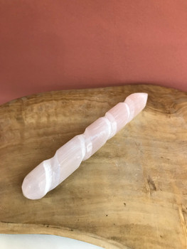 Size: 15cm

Top Benefits Of Selenite:

-Cleanses And Purifies Its Environment

-Clears Negative Energy

-Cleanses And Charges Other Crystals

-Self-Cleasing

-Its Calming Properties Makes It Ideal For Meditation And Spiritual Work

-Enhances Team Spirit In Groups And Organisation

-Perfect Crystal For Gridding The Home Or Property
