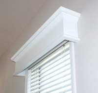 Colony valance in white