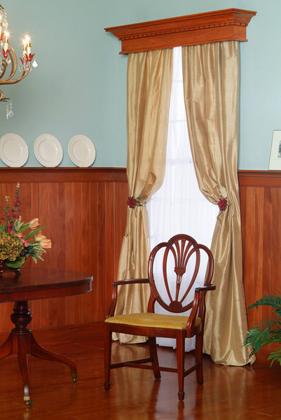 Plymouth cornice, features dentil molding