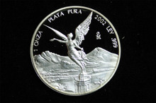 2002 MEXICO 1OZ PROOF LIBERTAD COIN W/ CAPSULE #MEX017 - Northern