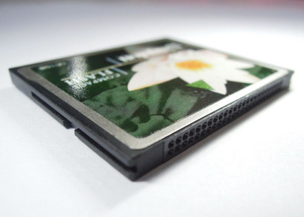 TECHNICAL INFORMATION
Seek Time High transfer rate for fast copying and downloading
Supply Voltage:   3,3 / 5 V
Temperature High Operating temperature range
Power Low power consumption
PHYSICAL CHARACTERISTICS
Form Factor ：CompactFlash
Dimensions： 42.8 x 36.4 x 3.3 mm (1.69 x 1.43 x 0.13 in)