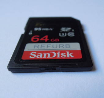 The SanDisk Extreme Pro UHS-I SDXC U3 Memory Card offers write speeds up to 90 Mbps. It has a storage capacity of 64 GB. With its read speed going up to 95 Mbps, this SanDisk memory card ensures speedy data transfer. In addition, this card is designed for RAW and JPEG burst shooting modes and Full HD video recording.