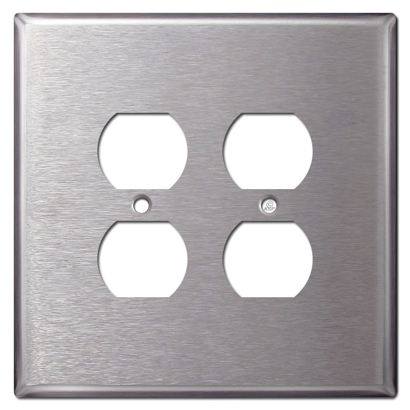 2 plug to 4 plug outlet