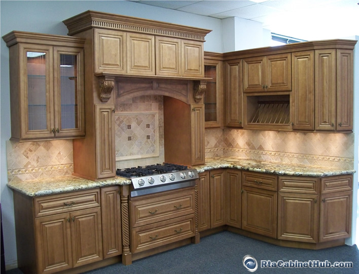 Maple Glazed Toffee Kitchen With Images Kitchen Cabinets Wood