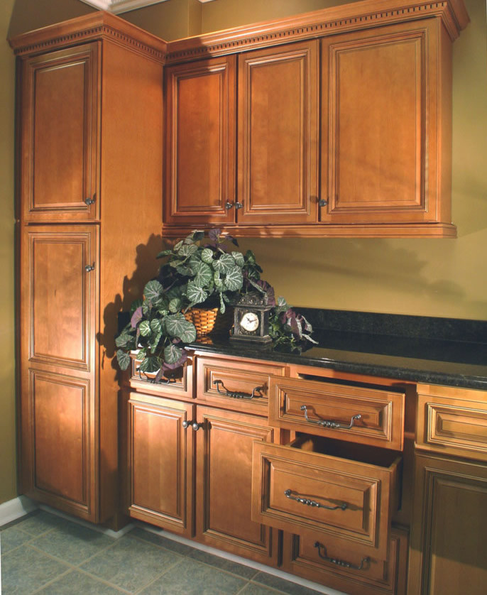 3 Great Reasons To Glaze Your Kitchen Cabinets
