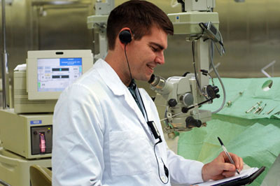 The Ultra HandsFree is ideally suited for pathologists, surgeons, researchers, and scientists