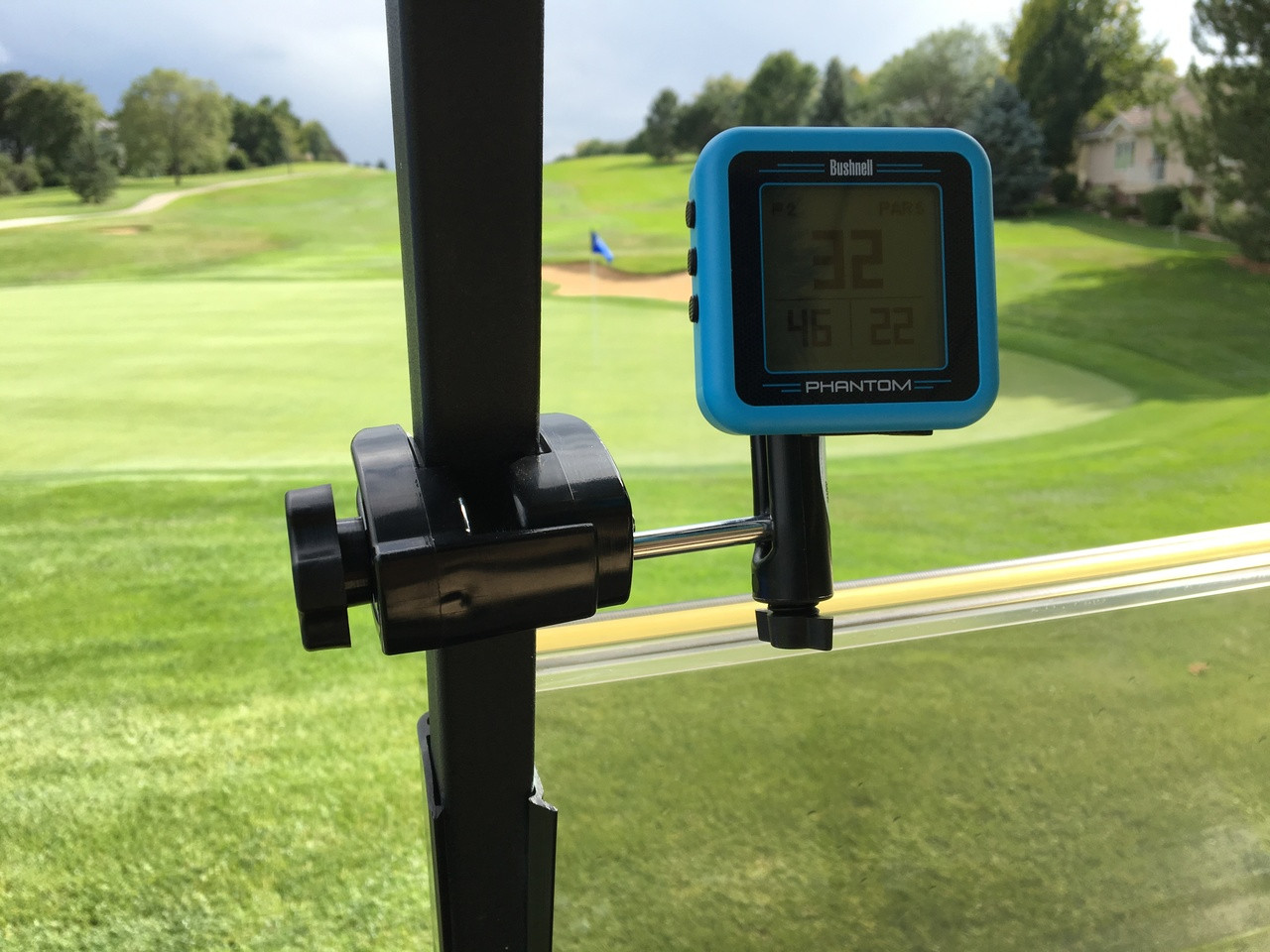 Bushnell Bushnell Golf Neo Ghost GPS/Rangefinder with holder 