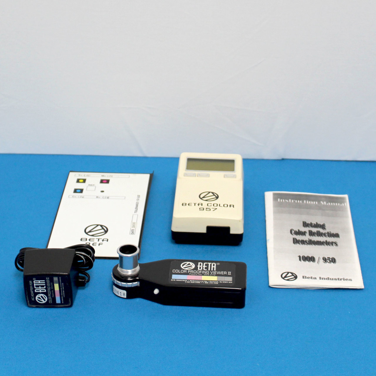 Beta Color 957 Densitometer & Color Proofing Viewer II w/manual and