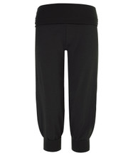 3/4 yoga pants in caviar black | Wellicious at Fire and Shine | Women's capris