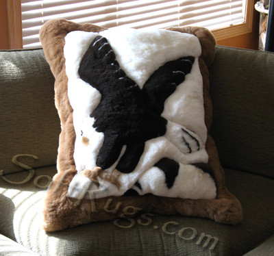 Eagle Landing Pattern Alpaca Pillow