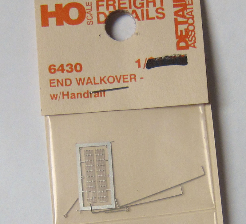 Detail Associates 6430 End Walkover with Handrail HO Scale 