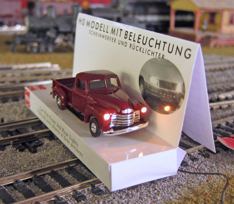 Busch 5643 HO 1950 Chevy Pickup Truck with Working Lights - Assembled Green