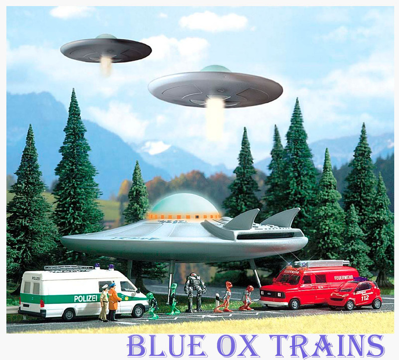 Busch 1010 HO UFO Flying Saucer - Kit With Working Lights & 5 Alien Figures