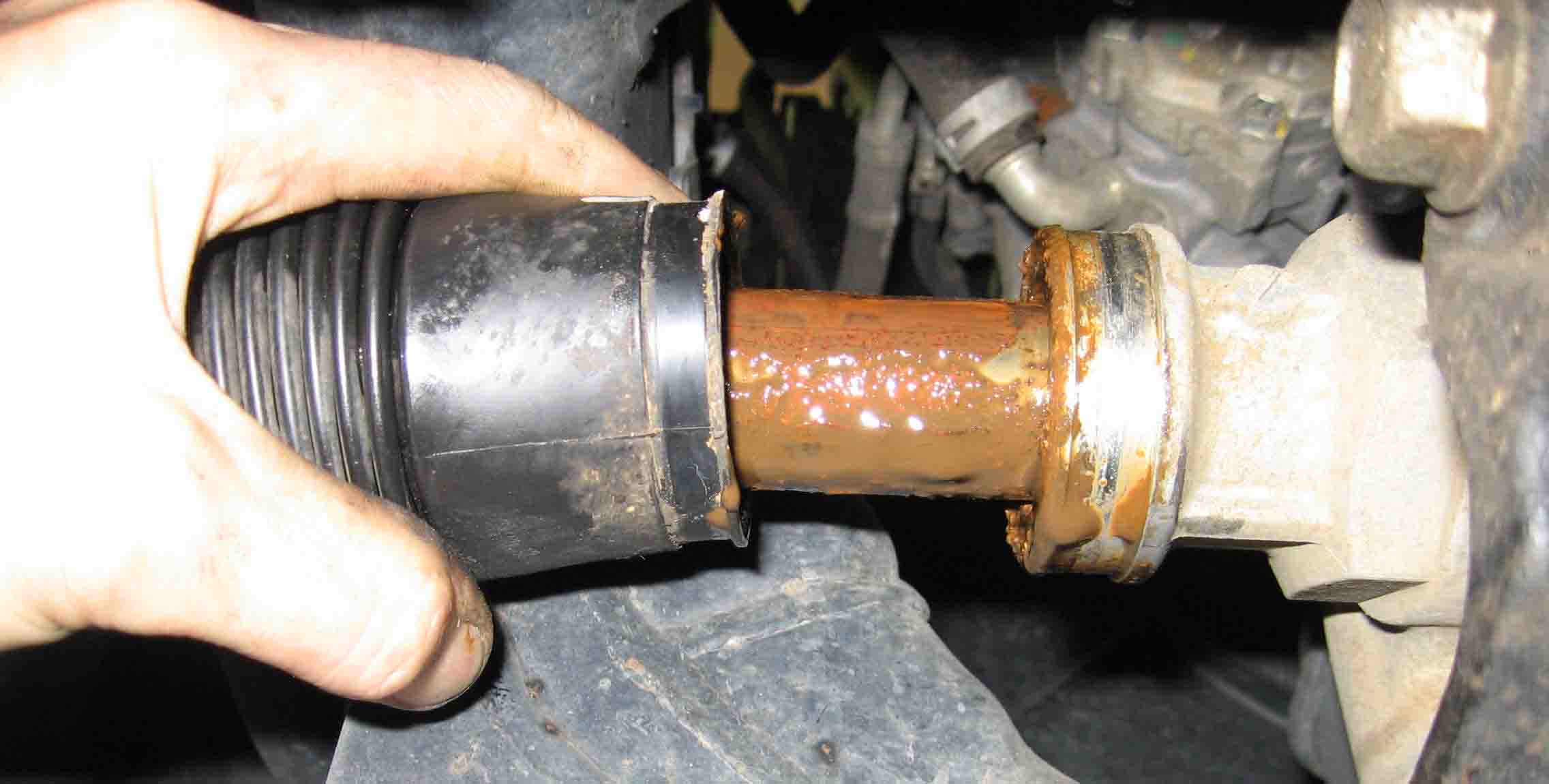 toyota-hilux-kun26-rusted-lhs-power-steering-rack-shaft.jpg