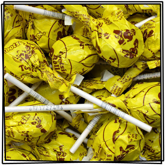 Banana Tootsie Pops 60 pops - CandyMafia
