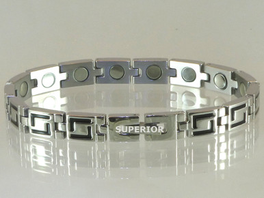 Magnetic bracelet Laredo S stainless steel with 15-5200 Gauss magnets in a 7 3/8" length. It has a magnetic therapy pull strength of 950 grams.