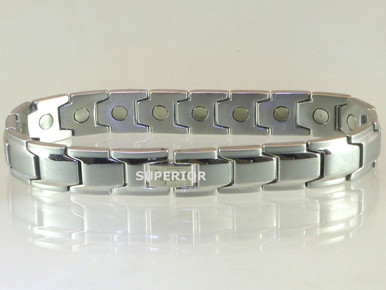 Magnetic Bracelet Rhodium Square SG 15/32" wide x 13/32" long link with 19 rare earth magnets in 9 1/8" length. It has a magnetic therapy pull strength of 650 grams.