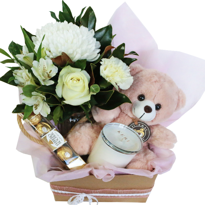 nala-hamper-with-teddy-candle-chocolates-and-bouquet-in-vase-09019.1562219343.1280.1280.jpg