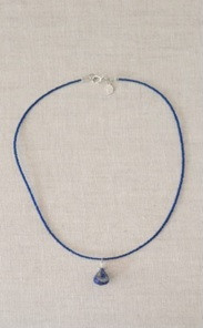 Lapis Lazuli Choker Necklace with Pendant
Handmade Item
Length : 14 1/2 "
Materials : Lapis lazuli Beads, Silver
Silver Brass Star
Closure: Silver Brass Lobster Clasp