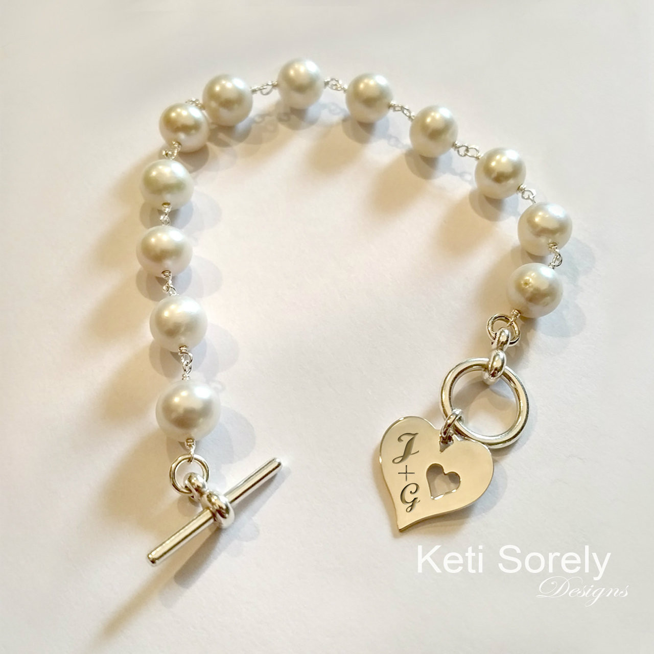 Freshwater pearl 6mm bracelet with heart rhinestone charm