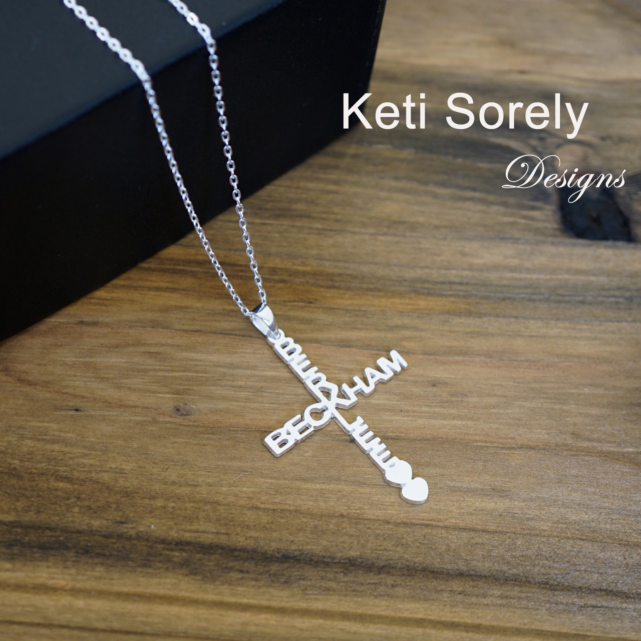 Cross necklace with personalized names 