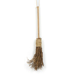 2.75x6.25x2.75 hngng wooden broom, bn/ntrl
