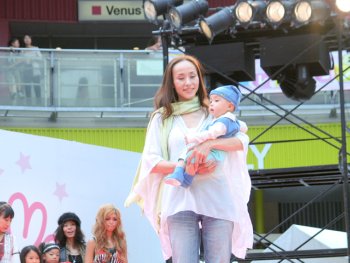 simon-suit-organic-baby-grow-on-catwalk-at-tokyo-fashion-show-2.jpg