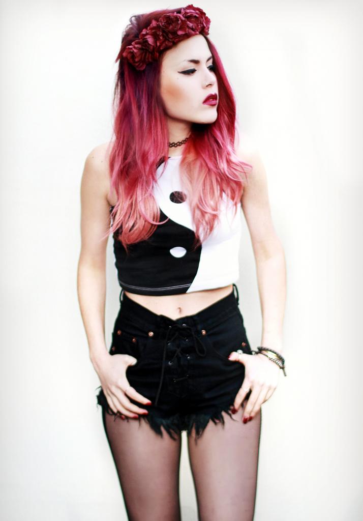 lookbook_red/crop-top-fashion-flower-crown-girl-Favim.com-878609.jpg