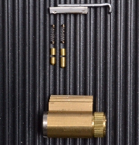 2-pinned lock