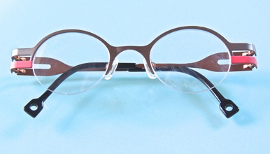 Distinctive Sara-Eliris Designer round glasses