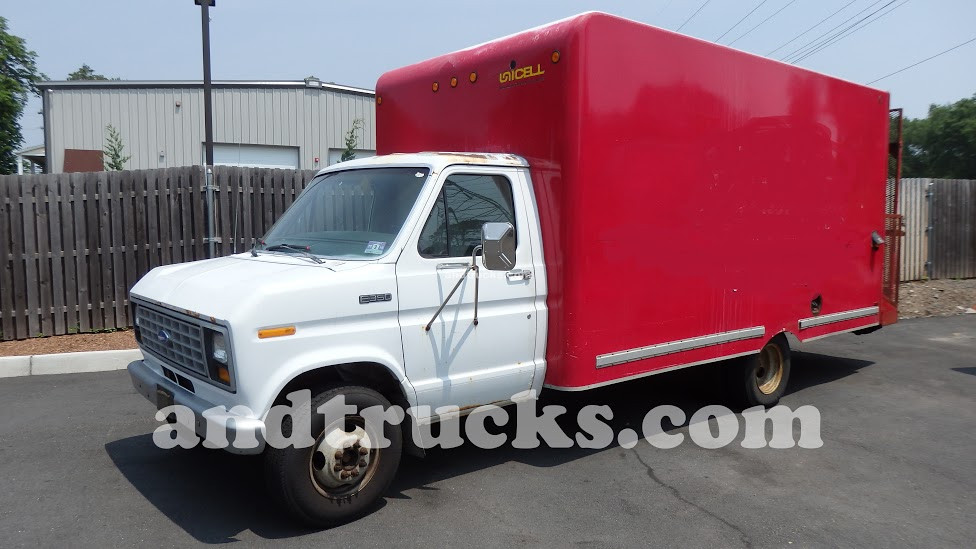 ford econoline e350 box truck