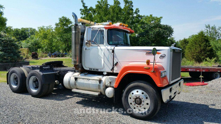 Mack V8 Superliner Truck For Sale