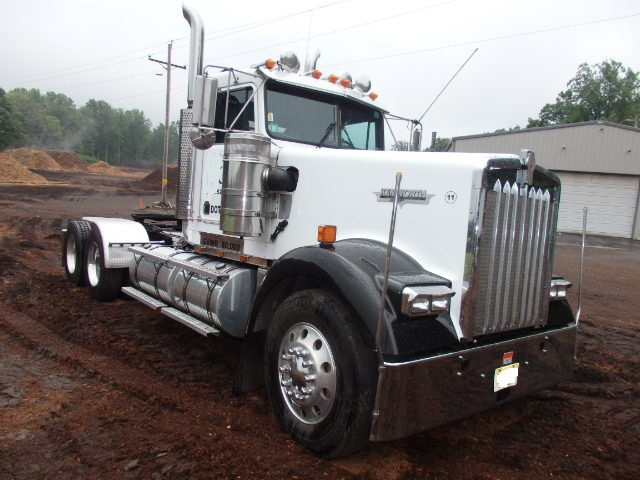 Kenworth W900LB Tandem Tractor 46 rears for sale