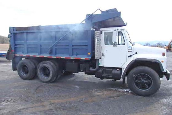 International S1900 Tandem axle dump truck