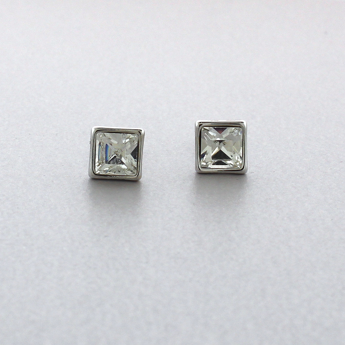 Stud Earrings Made with Crystals in Brass - Artune Jewelry Online