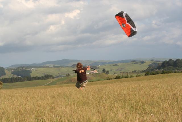 ozone-quatrro-kite-flying.jpg