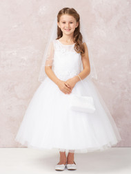 This gorgeous communion dress has an illusion neckline. The bodice has diagonal embroidery with lace accent.  
30 Day Return Police Internet ONLY!
3 Dress Limit per Order!