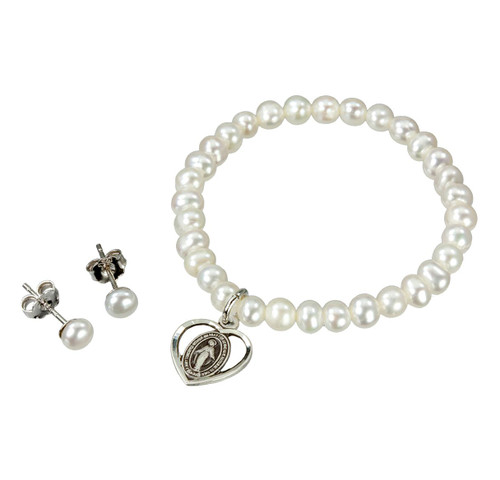 Freshwater Pearl 4mm Stretch Bracelet with a Sterling Silver Miraculous Medal attached. The set includes matching freshwater pearl earrings.  This freshwater pearl 4mm bead bracelet and pearl earrings set comes in a deluxe velvet box. Made in the US