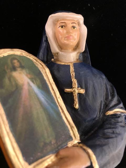 St Maria Faustina Statue (Divine Mercy) by Liscano.  This statue of St Maria Faustina is made in Colombia, South America. The statue of St Maria Faustinahas been beautifully hand painted by the Widows of Colombian Violence. It's measurements are  8"H  x 3" round diameter base.