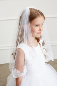 Girls Scalloped First Communion Veil with comb. Veil has Lace Applique Trim around edging